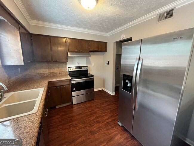 Building Photo - 2615 Stratford Ln