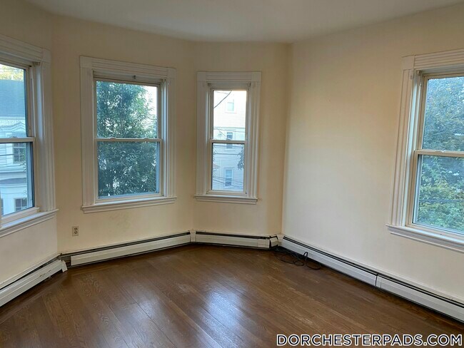 Building Photo - 106 Buttonwood St