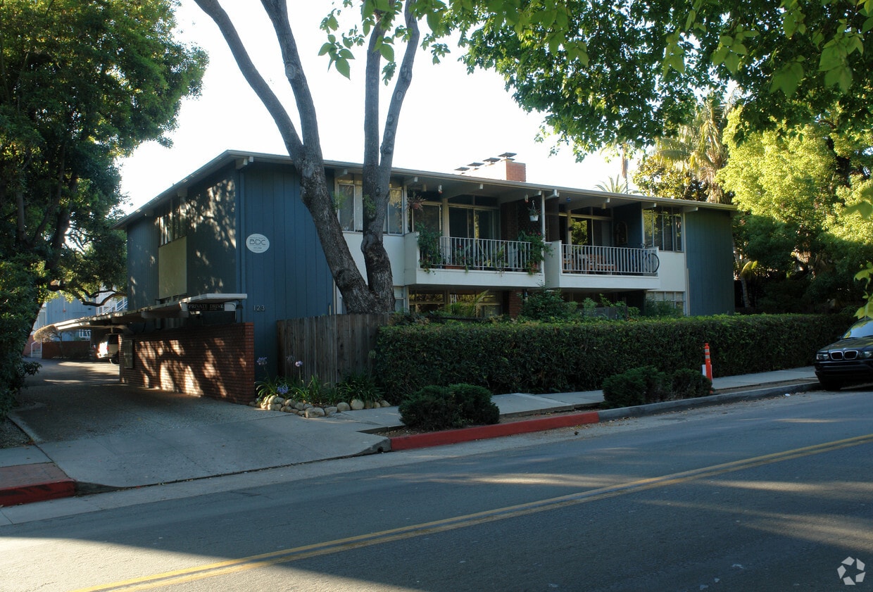 Primary Photo - 123 E Micheltorena St