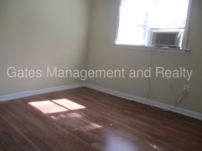 Building Photo - Duplex in Hillsborough