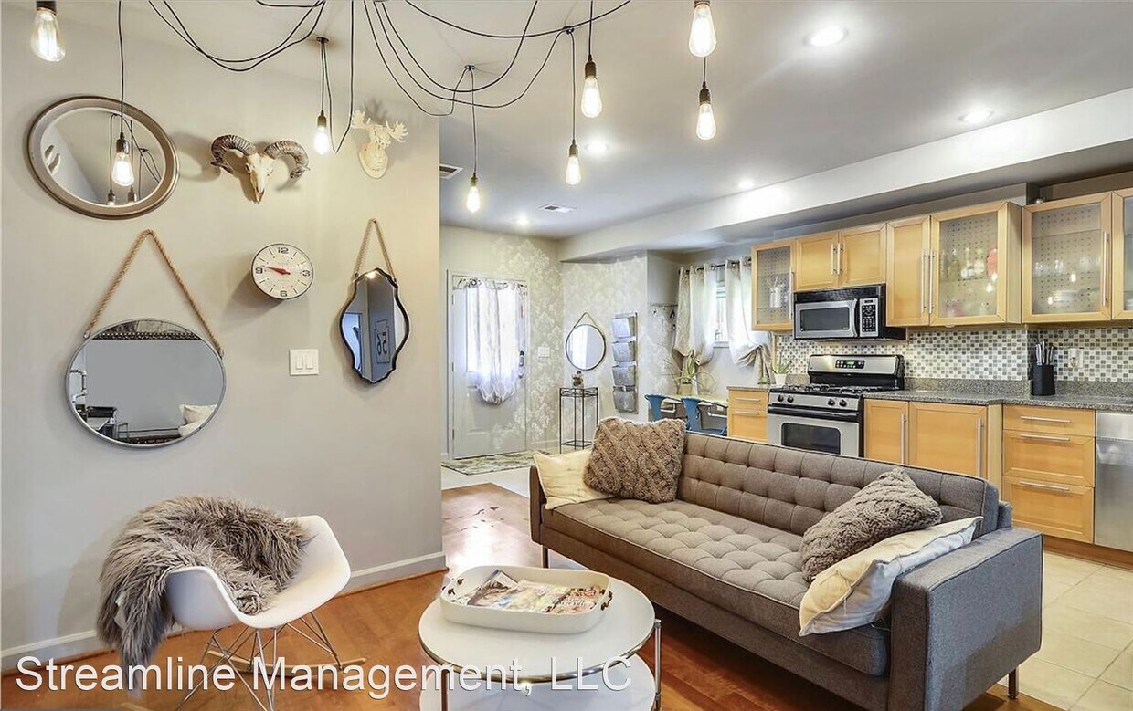 Foto principal - 2 br, 2.5 bath House - 2002 4th St NE, Uni...