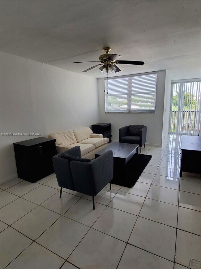 Foto del edificio - 9411 SW 4th St