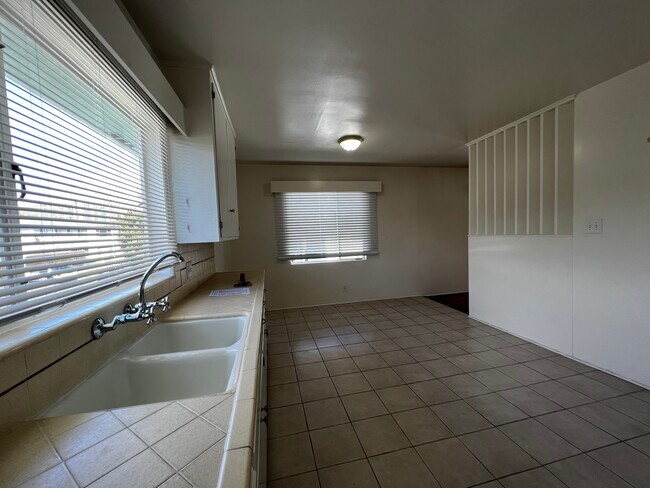 Building Photo - 3034 Luna Dr