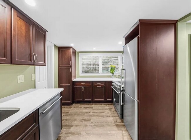 Foto del edificio - 17 Nevinwood Pl