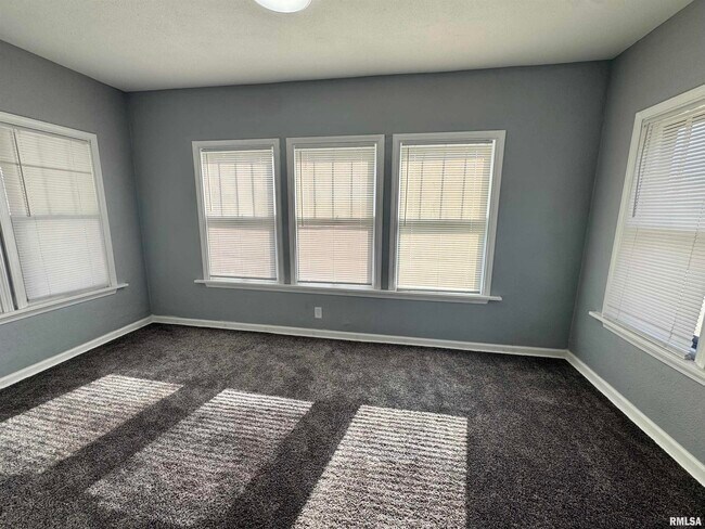 Building Photo - 1215 18th Ave