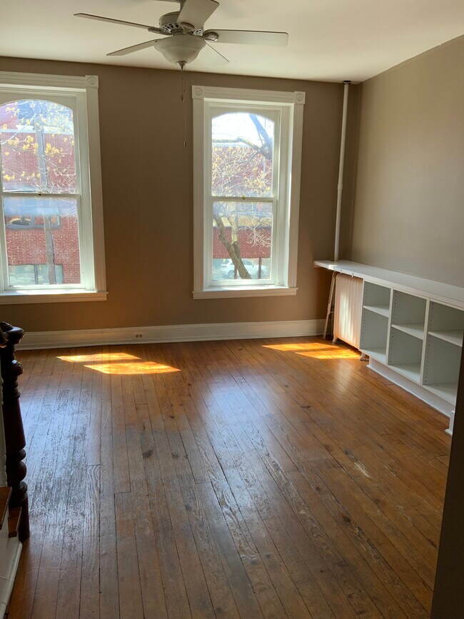 Building Photo - 113 E Patrick St