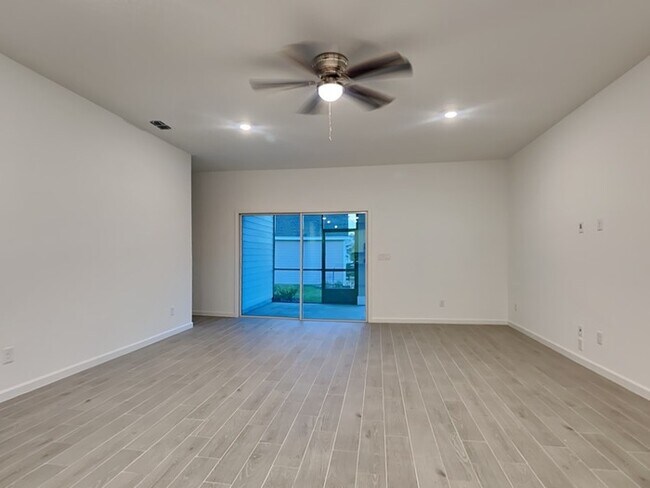 Foto del edificio - 9005 Latigo Ln