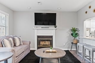 Building Photo - 160 Commons Dr