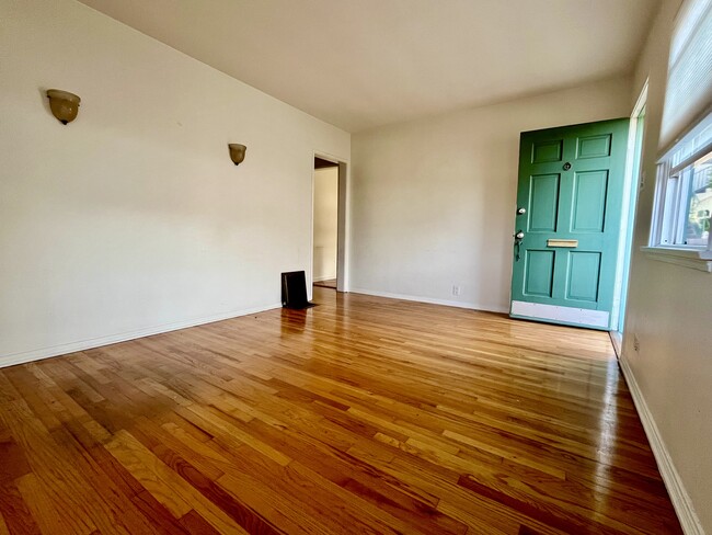 Living room - 2934 Rowena Ave