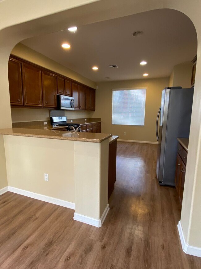 Foto del edificio - San Ramon Gale Ranch Townhouse 3BD/2.5BA with 4th Room for Office Loft! Community Pool Included!