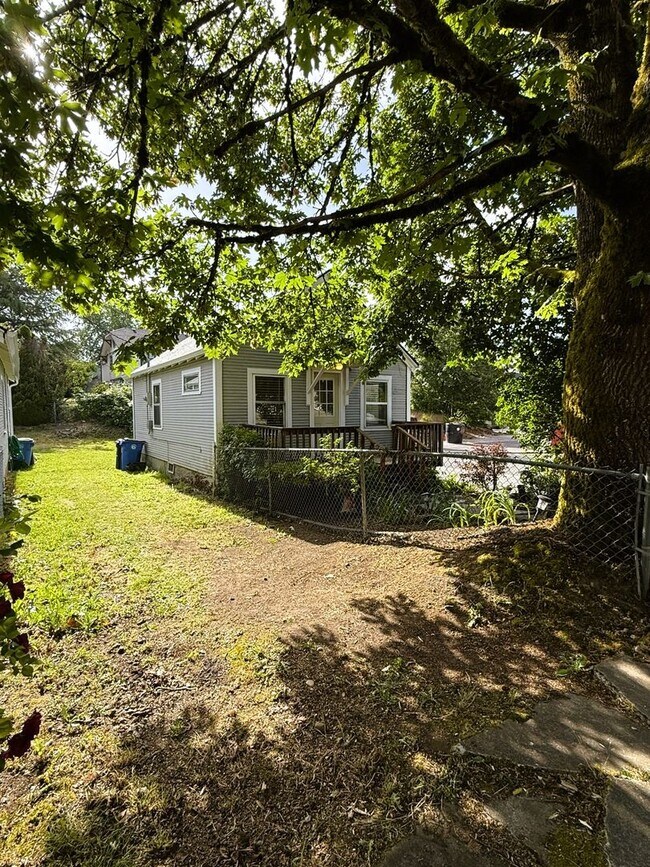 Foto del edificio - Charming Vintage Home in the Desirable Cam...