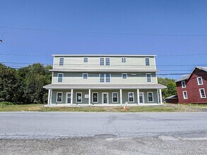 Building Photo - 7 Greycourt Ave