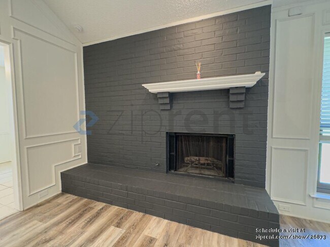 Building Photo - 2911 Rambling Dr