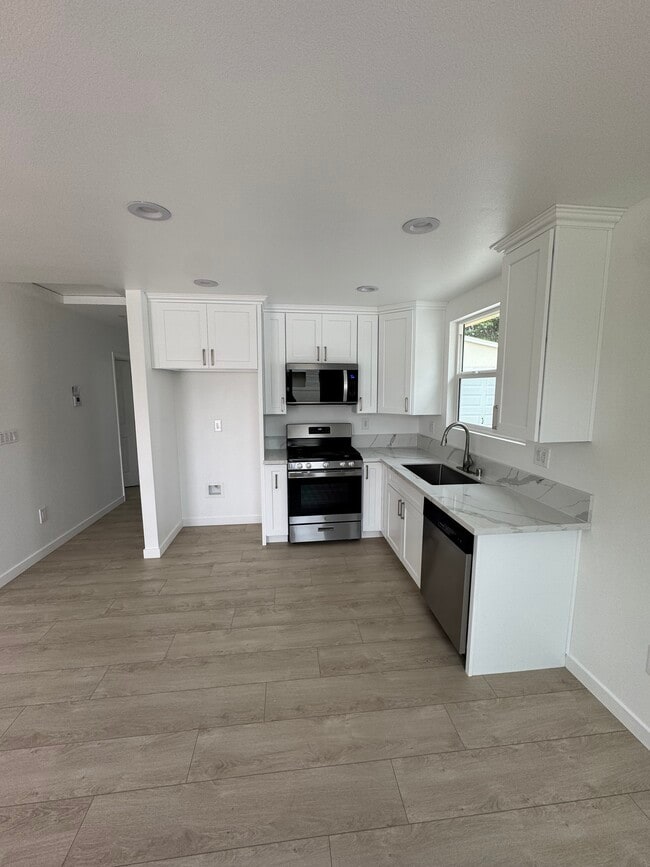 Foto del edificio - 4748 Garrick Ave