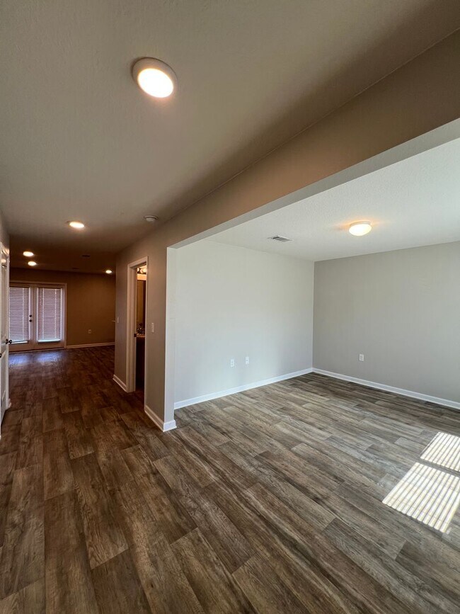 Foto del edificio - $200 off Move in Special --  So Much Room ...