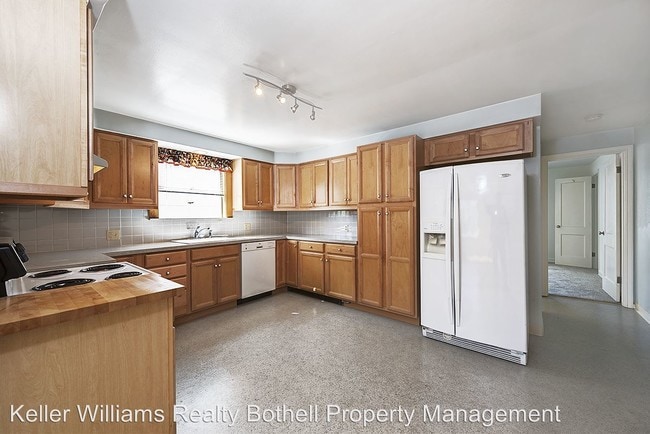 Building Photo - 6407 17th Ave NW