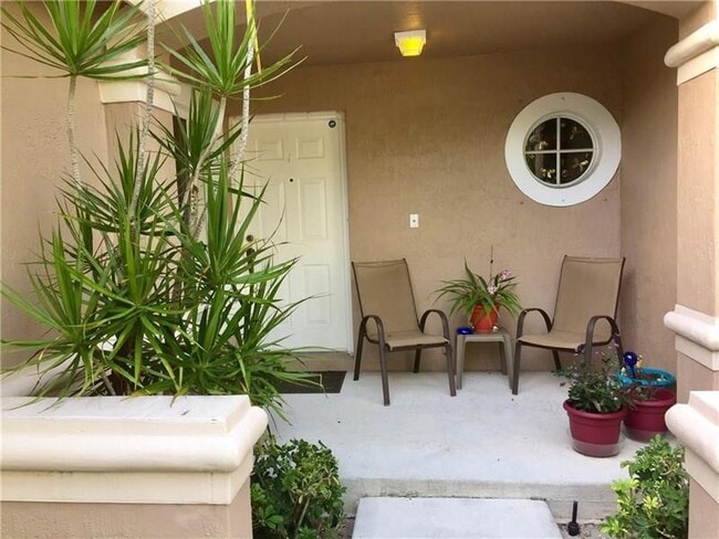 Building Photo - 4759 Pinemore Ln