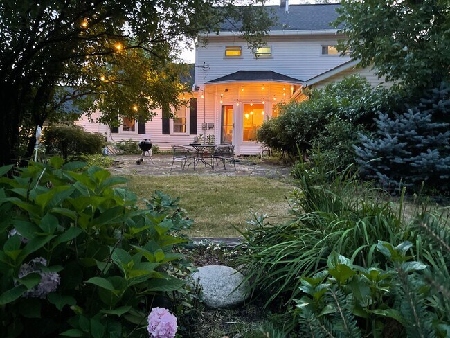 Foto del edificio - Stunning 3 bedroom home in Shaker Hts