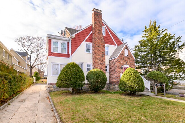 Foto del edificio - 58 Mayflower Ave