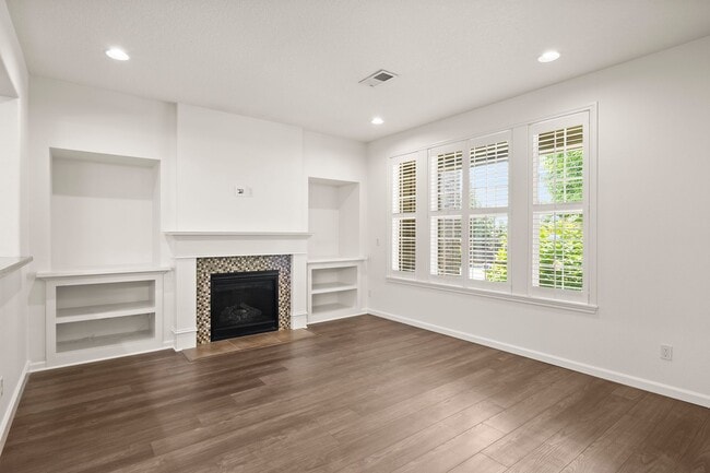 Foto del edificio - Stunning 3-Bedroom, 2.5-Bath Home in the C...