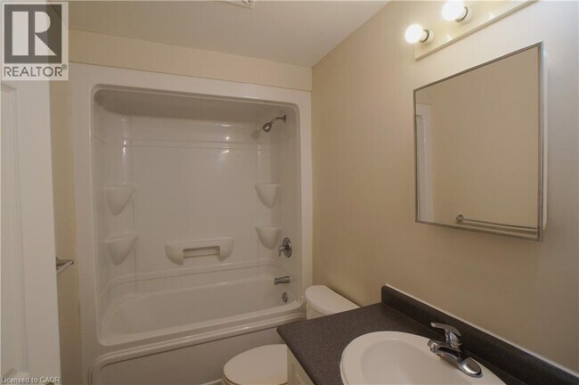 Photo du bâtiment - 274 Erb St. W