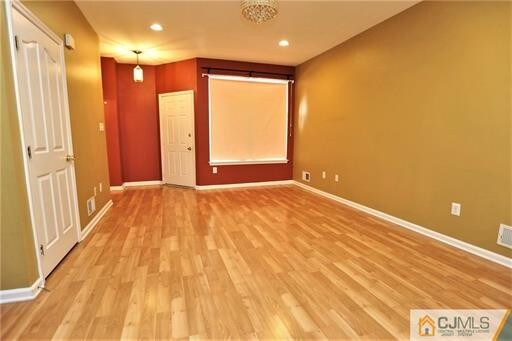 Building Photo - 1903 Dahlia Cir