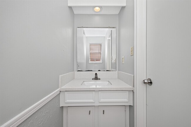 Building Photo - 5703 Green Timbers Dr