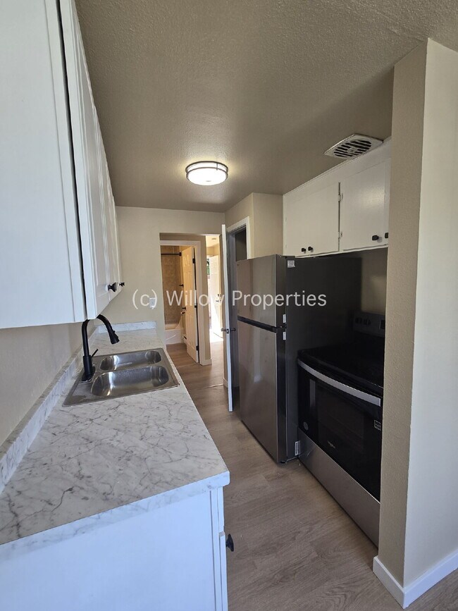 Building Photo - One Bedroom Newly Remodeled