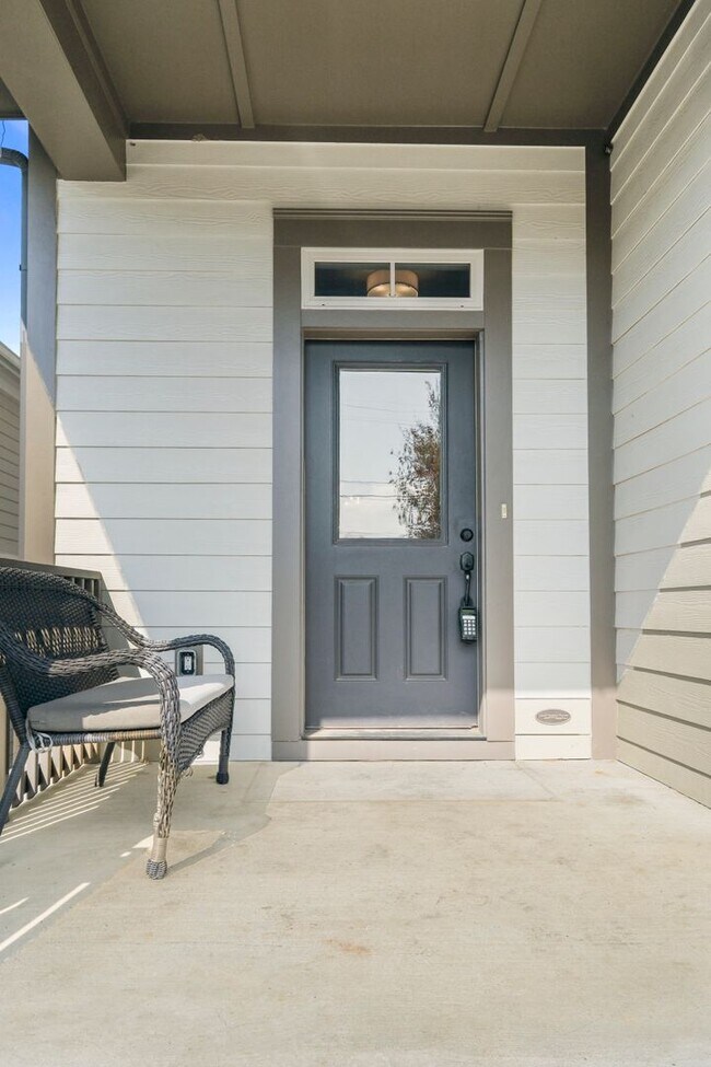 Building Photo - 3-Bedroom Home in East Nashville- Ready Im...