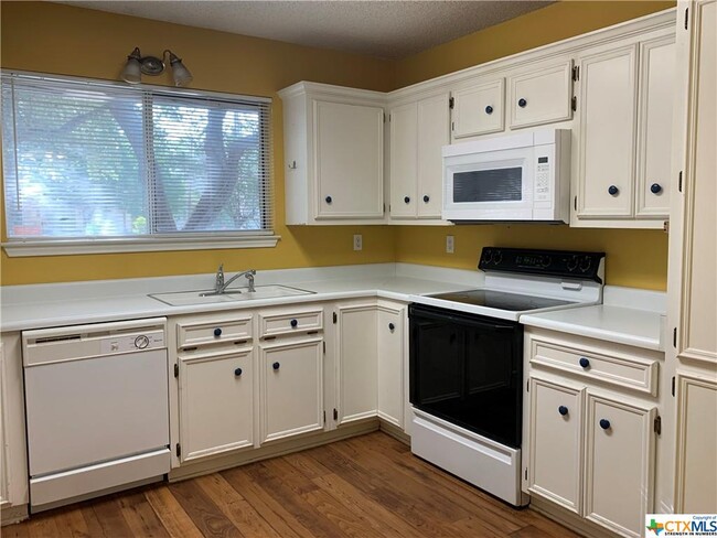 Building Photo - 1254 Bluff Creek Cir