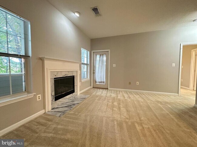 Building Photo - 1700 Lake Shore Crest Dr