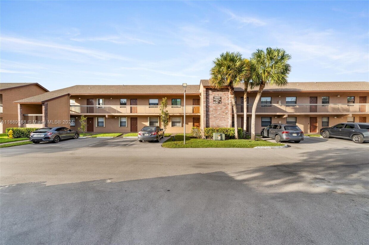 Foto principal - 10003 Winding Lake Rd
