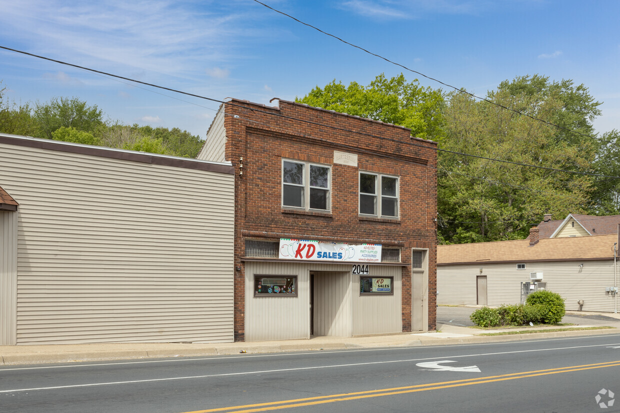 Building Photo - 2040 S Burdick St