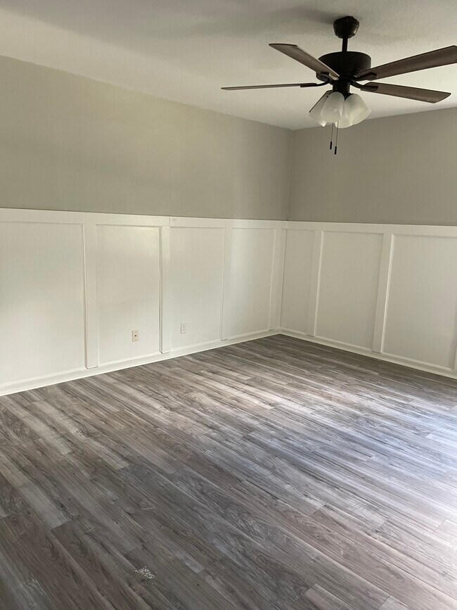 Building Photo - 2310 S Brentwood Blvd