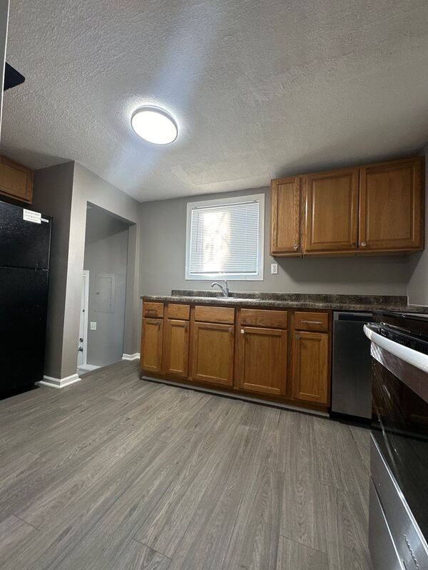 Building Photo - 213 E St