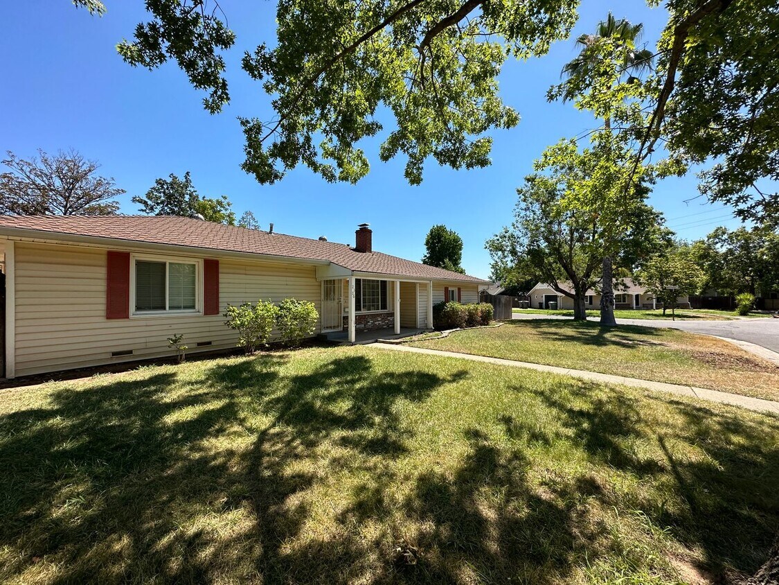 Primary Photo - Lovely Large Corner Lot without HOA!