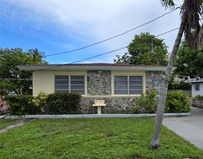 Foto del edificio - 23 NW 32nd Ct