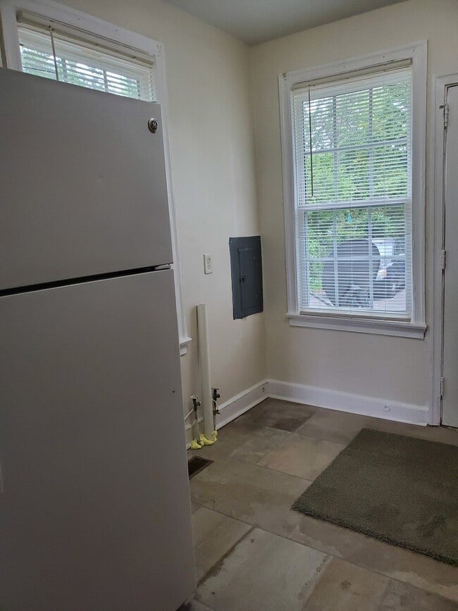 Building Photo - 1739 Dairy St