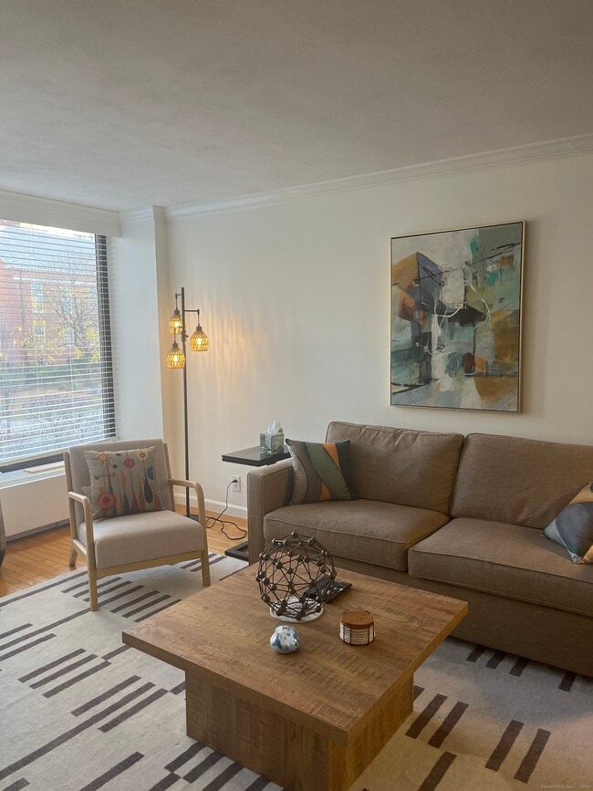 Building Photo - 1 Gold St