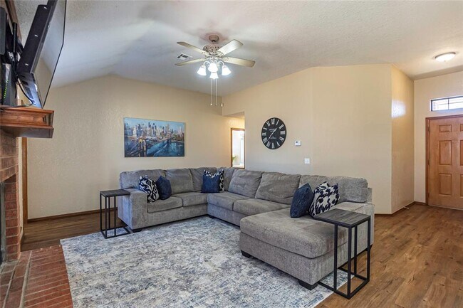 Building Photo - 3704 Shannon Dr