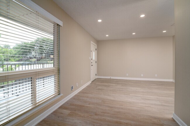 Interior Entry - 500 E Riverside Dr