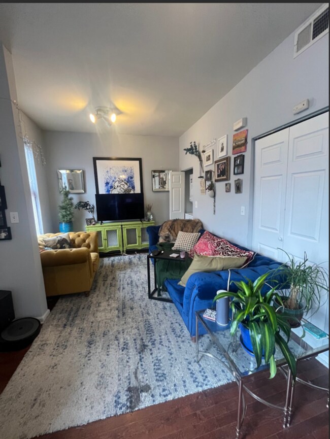 Foto del edificio - Wicker Park 1bd/1bth W/ Deck Avail 7/1