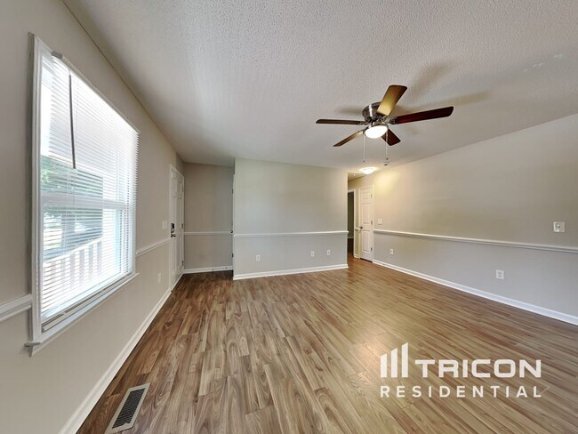 Foto del edificio - 812 Hepplewhite Ct