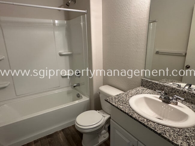 Building Photo - 2373 Oakmont Ln