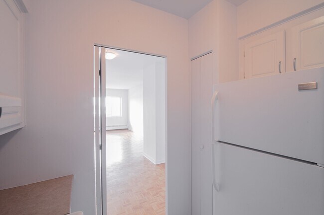 Photo du bâtiment - 2400 Av. Van Horne