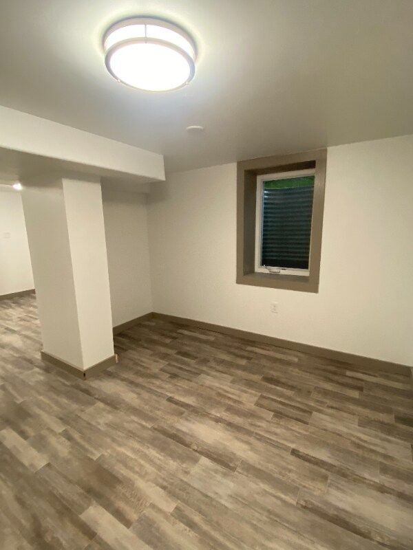 Building Photo - 410 2nd St NE