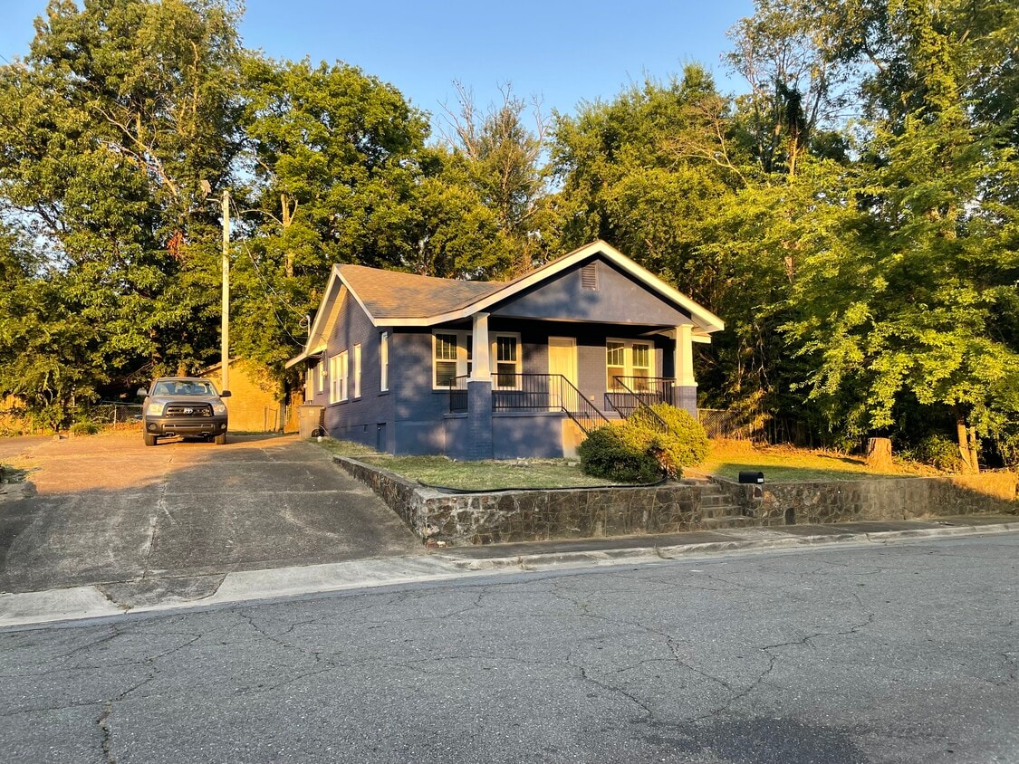 Primary Photo - 111 Main St