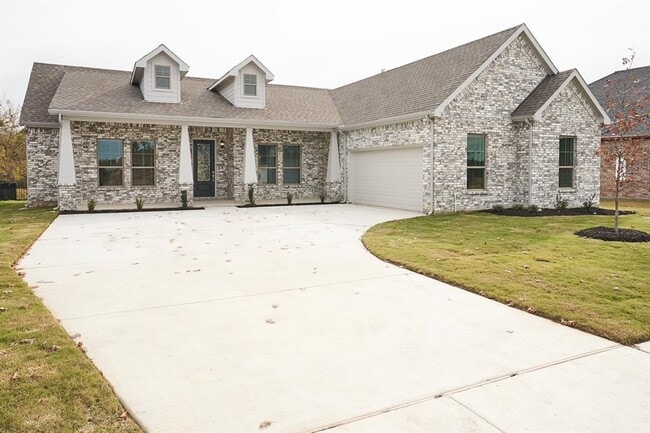 Building Photo - 1305 Carnoustie Dr