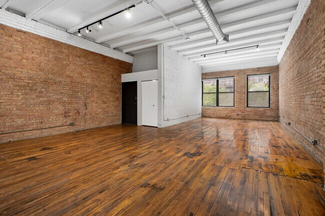 Building Photo - 1012 W Randolph St