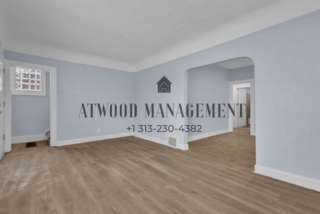 Foto del edificio - This beautifully updated 4-bedroom, 1-bath single-family home is ready for move-in!
